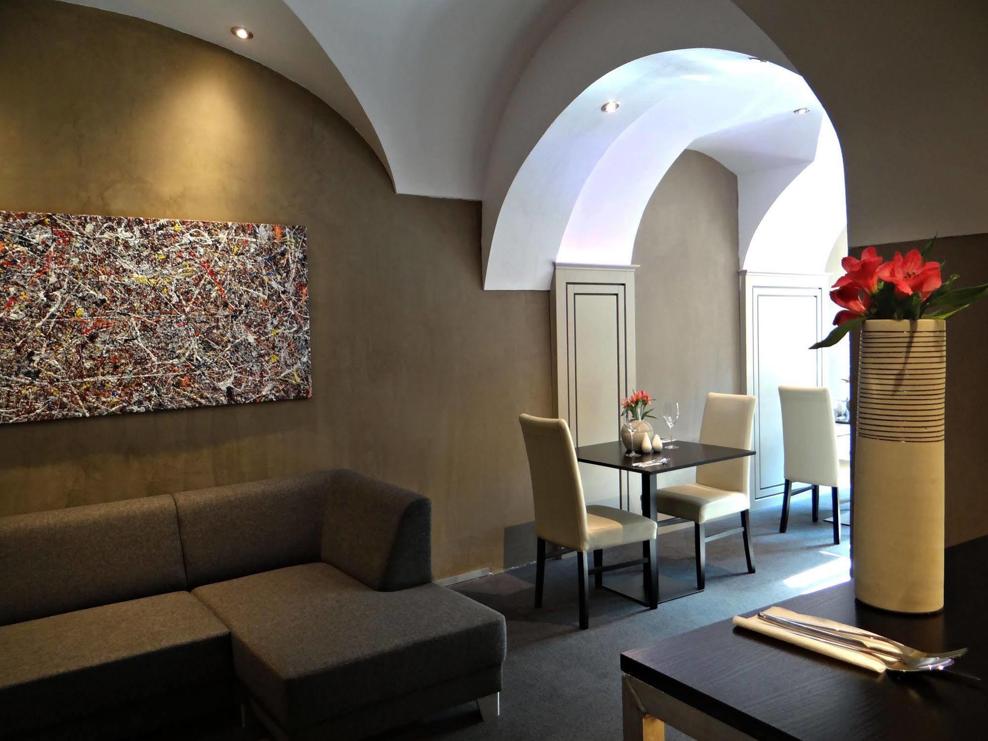 Hotel U Krize 布拉格 外观 照片